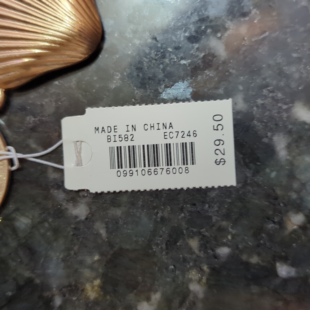 NWT 🐚 J. CREW ⛱️🌞🌊🏝️🐚"SEA SHELL"🐚🏝️🌊🌞⛱️ GOLD TONE KEYCHAIN "great🎁!" - Picture 3 of 4